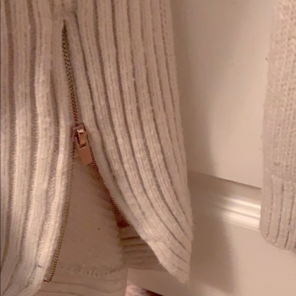 Beige dynamite turtleneck (small) - Picture 3 of 3